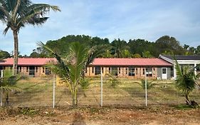 Oyo 90818 Cemara Puri Resort & Spa